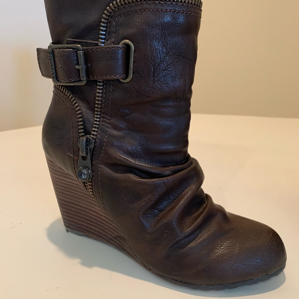 Boots - Picture 5 of 8